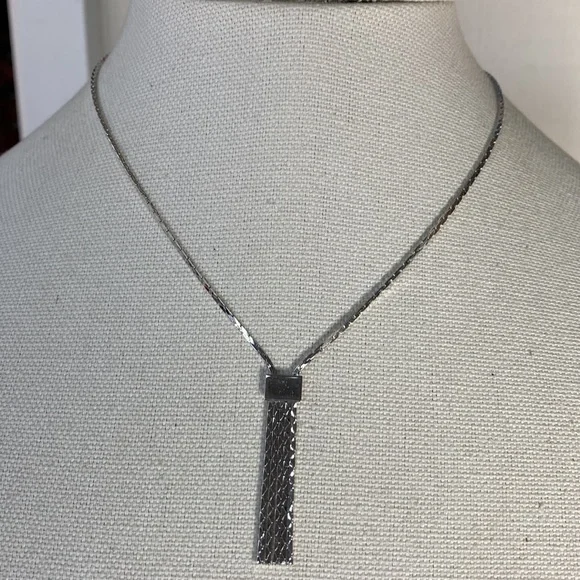 Petite and dainty silvertone Avon necklace - Picture 3 of 6